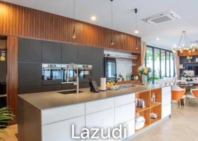 Luxurious 5 bed Modern Pool Villa for Sale in Hua Hin