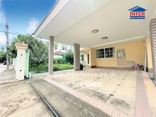 Carport with tiled flooring and pillars