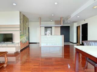 Modern living room with wooden flooring and open kitchen