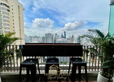 City view from balcony with seating