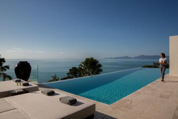 Infinity pool with ocean view