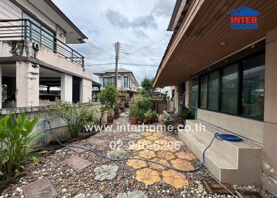 Well-maintained garden with pebbled flooring and a variety of plants