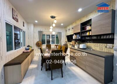 Modern kitchen with dining area