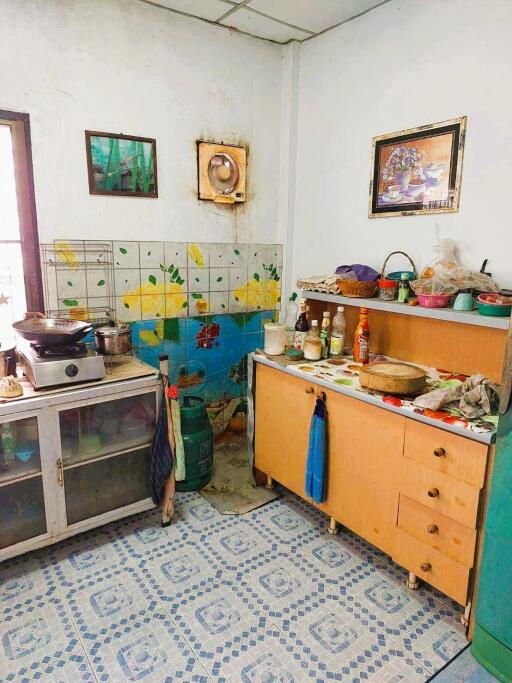 Old kitchen with various utensils and decorations