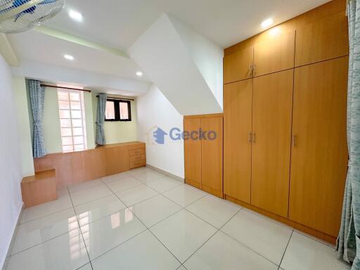 2 Bedrooms Condo in Chateau Dale Thabali Condo Jomtien C011823