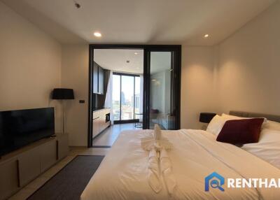 Edge Central Pattaya Luxurious Fully-Furnished