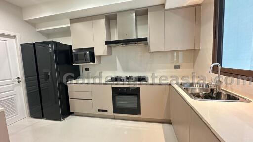 3 Bedrooms Modern Furnished Apartment Sukhumvit 63, Ekkamai