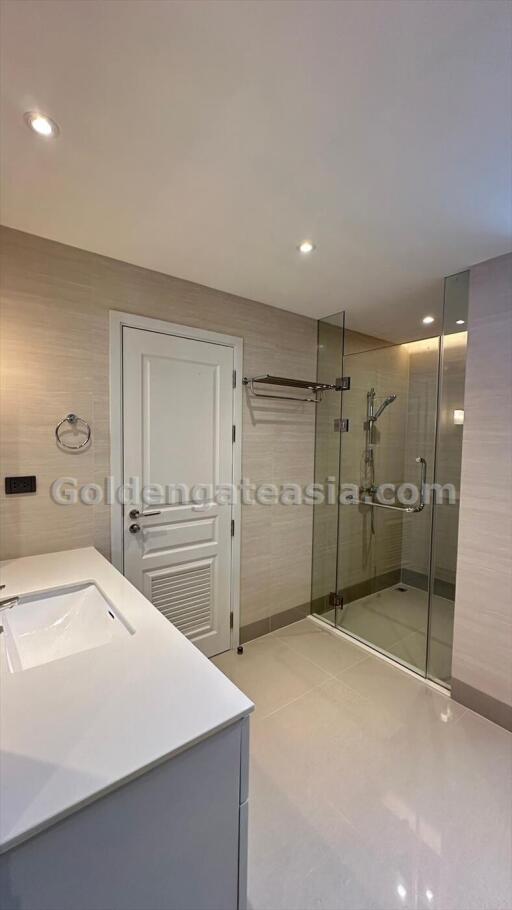 3 Bedrooms Modern Furnished Apartment Sukhumvit 63, Ekkamai