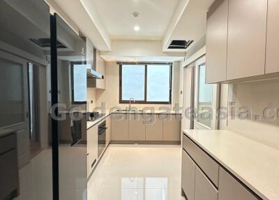 3 Bedrooms Modern Furnished Apartment Sukhumvit 63, Ekkamai