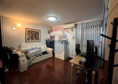 Spacious 3-Bedroom Condo Just 5 Minutes from BTS Nana - Prime Location!