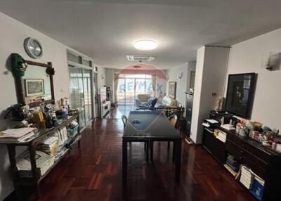 Spacious 3-Bedroom Condo Just 5 Minutes from BTS Nana - Prime Location!