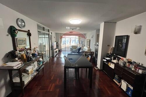 Spacious 3-Bedroom Condo Just 5 Minutes from BTS Nana - Prime Location!