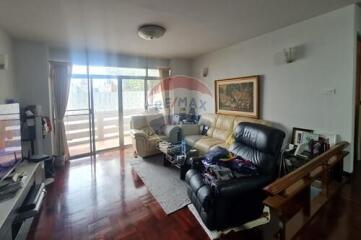 Spacious 3-Bedroom Condo Just 5 Minutes from BTS Nana - Prime Location!