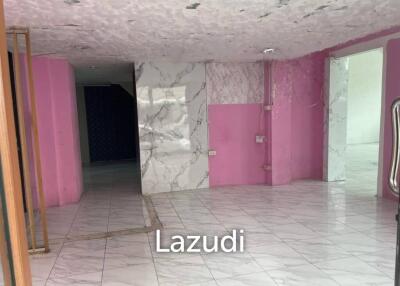 Commercial Building for rent in Onnut