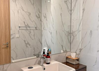 Modern bathroom with large marble tiles and a stylish sink