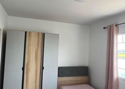 Small bedroom with a single bed and wardrobe