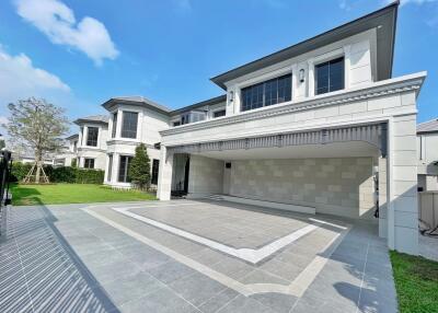 Front view of a modern luxury house with a spacious driveway