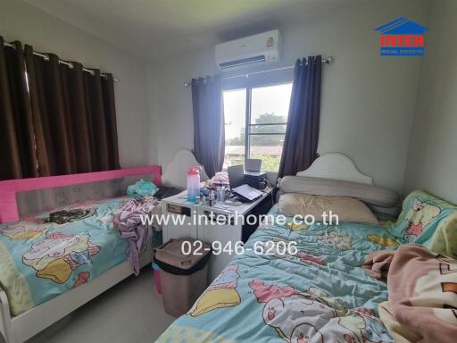 Bedroom with twin beds and window