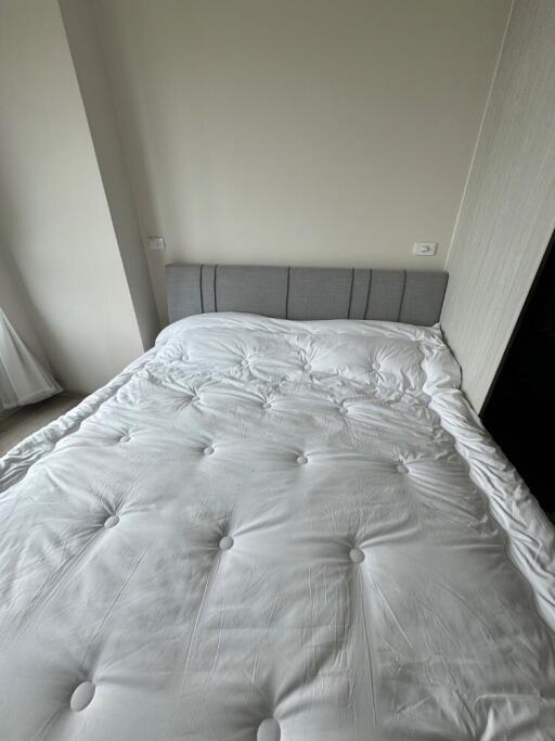 Bedroom with a comfortable bed and white bedding