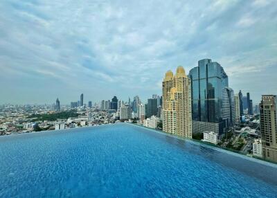 Infinity pool with city skyline view