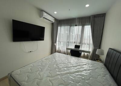 Spacious and bright bedroom with modern amenities