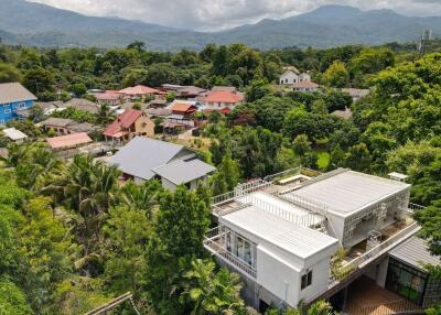 Unique 5 Bedroom with Gorgeous Mountain Views