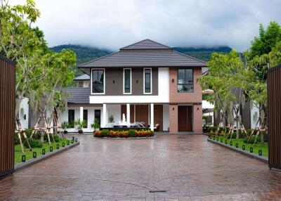 868 Sqm., 5 Beds, 7 Baths House listed for ฿ 88,875,000.