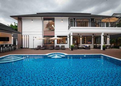 New Luxury 5 Bedroom Pool Villa in The City