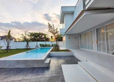 Luxury 6 Bedroom Pool Villa in San Sai