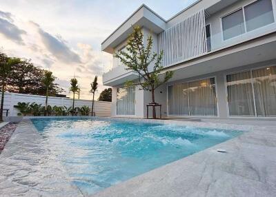 Luxury 6 Bedroom Pool Villa in San Sai