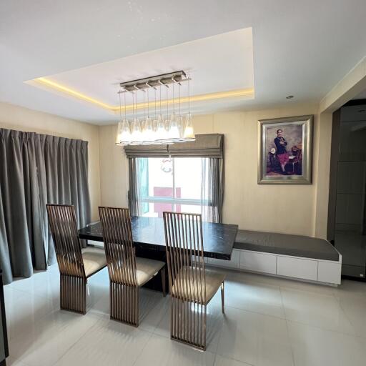 Modern dining room with a stylish chandelier