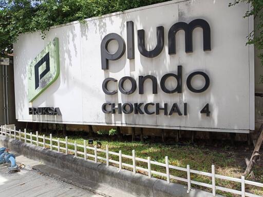 Exterior sign of Plum Condo Chokchai 4 building