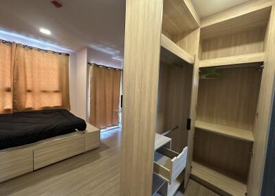 Bedroom with en-suite storage space