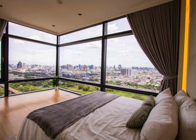 Luxurious bedroom with city view