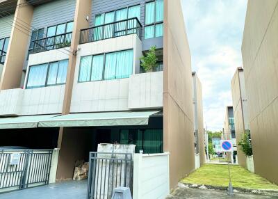 Exterior view of a modern townhouse