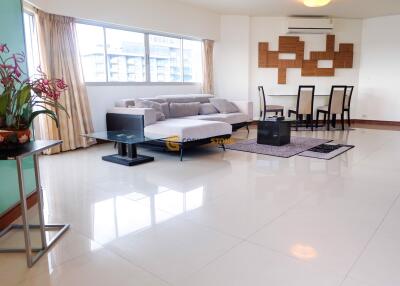 2 bedroom Condo in Markland Pattaya