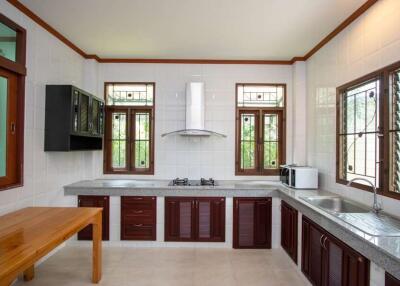 4 bedroom house for rent near Ruam Chok