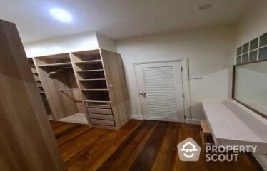 6-BR House near BTS Phra Khanong