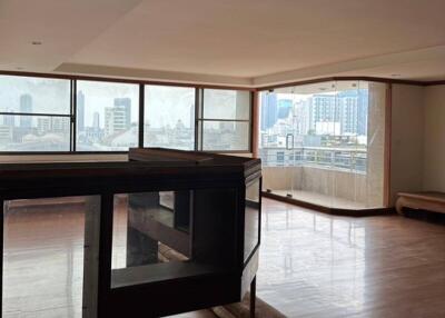 3-BR Condo at The Habitat Sukhumvit 53 Condominium near BTS Thong Lor