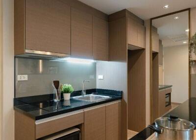 2-BR Condo at Issara @ 42 Sukhumvit Condominium near BTS Ekkamai