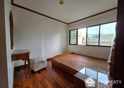 2-BR Condo at Saranjai Mansion Condominium near BTS Nana