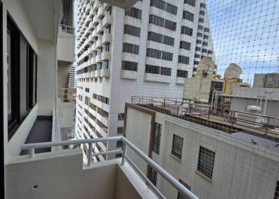 2-BR Condo at Saranjai Mansion Condominium near BTS Nana