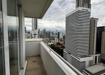 1-BR Condo at Asoke Place near MRT Sukhumvit