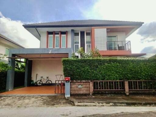 A two-story detached house with 4 bedrooms and 3 bathrooms in the Saraphi area near Waree Chiang Mai School.