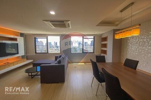 Modern 2 Bed Condo for Rent near BTS Phrompong, Sukhumvit