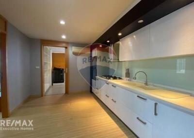 Modern 2 Bed Condo for Rent near BTS Phrompong, Sukhumvit