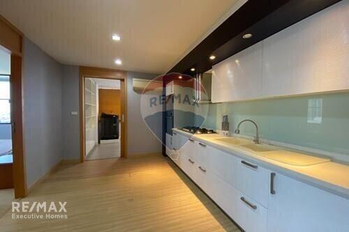 Modern 2 Bed Condo for Rent near BTS Phrompong, Sukhumvit