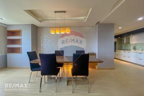 Modern 2 Bed Condo for Rent near BTS Phrompong, Sukhumvit