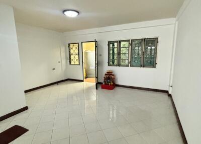 Spacious living room with tiled floor and window