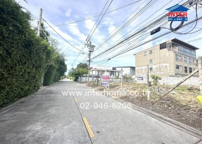 Street view of surrounding neighborhood